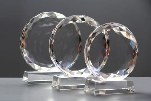 Elegant Crystal Trophies Designed to Celebrate Achievement With Style and Lasting Brilliance