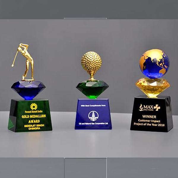 Exquisite Custom Golf Trophies | Crystal & Metal Award Manufacturers