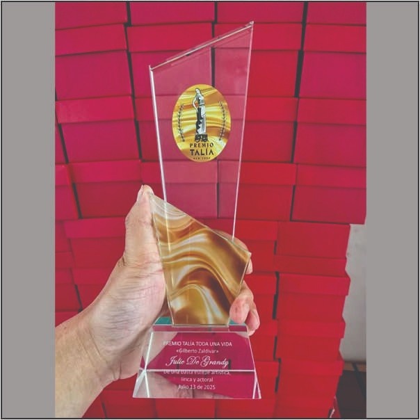 Prestige Gold Emblem Crystal Trophy for Government & Corporate Awards