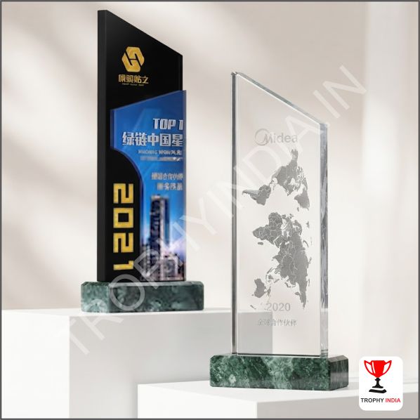 Contemporary Crystal Trophy for IT & Finance Sectors | Trophy India