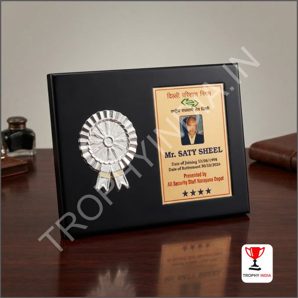 Custom Retirement Mementos & Farewell Awards | Trophy Manufacturers Delhi